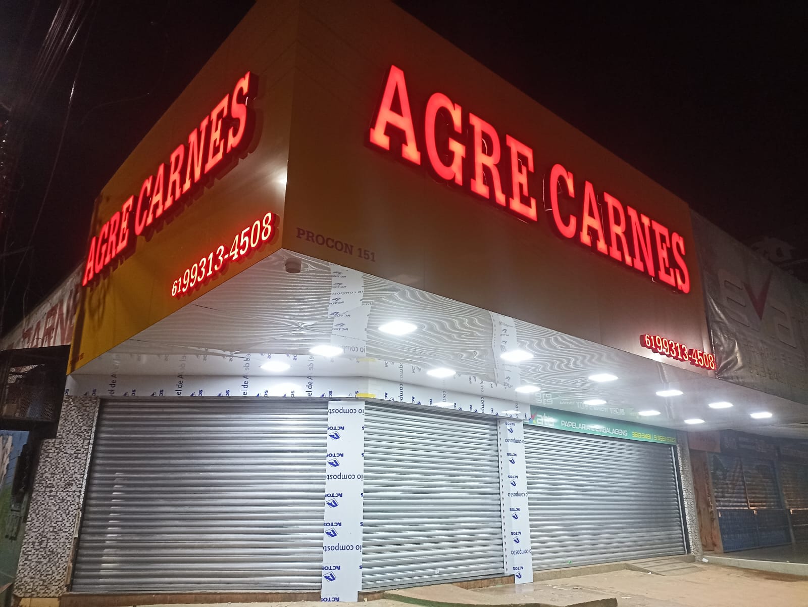 Letreiro iluminado